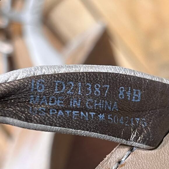 Cole Haan NikeAir Tan Gold Metallic Leather Stacked Wedge Heel Sandal Women 8.5 - Picture 11 of 11